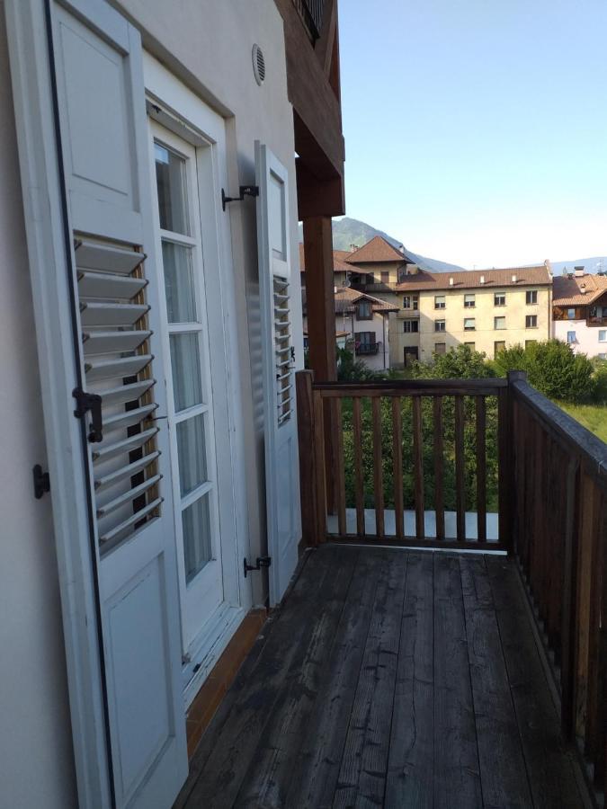 B&B Las Vegan Cles Exteriör bild