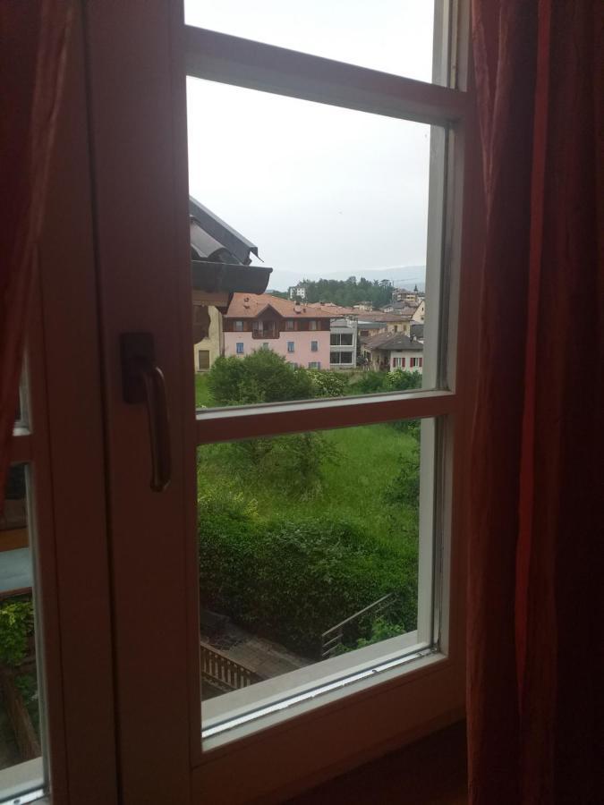 B&B Las Vegan Cles Exteriör bild