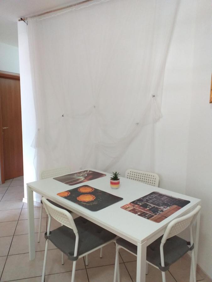 B&B Las Vegan Cles Exteriör bild
