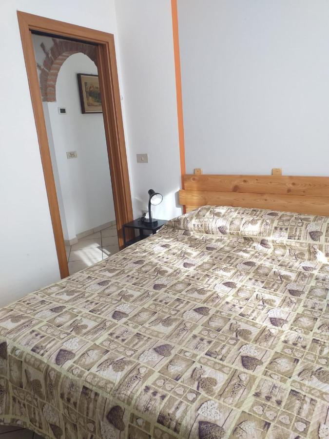 B&B Las Vegan Cles Exteriör bild
