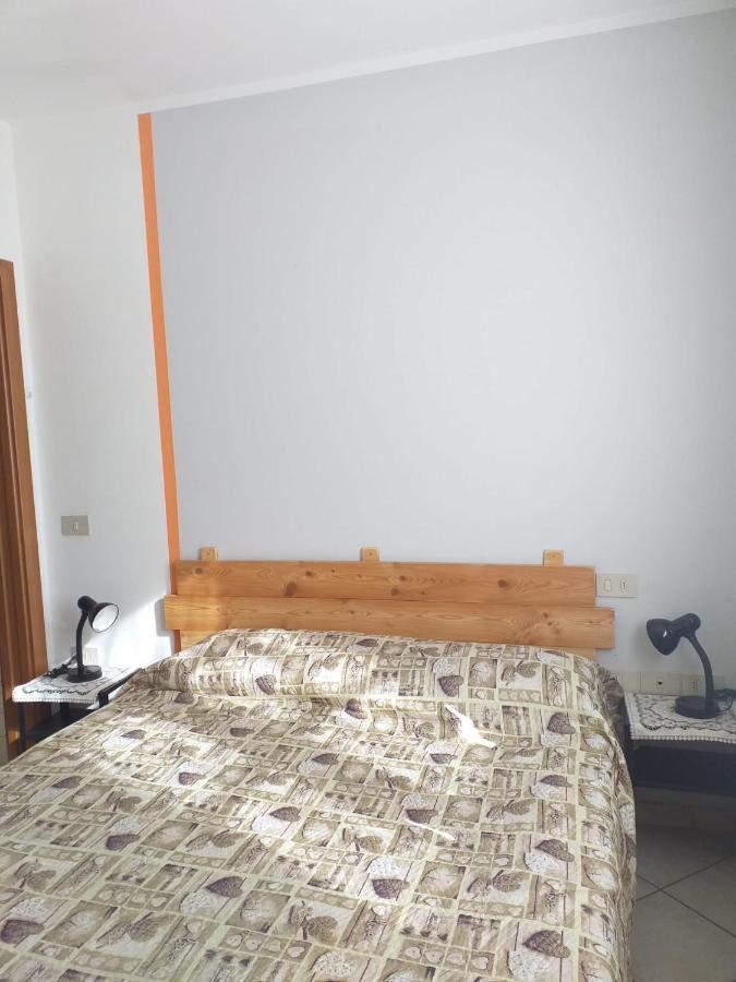 B&B Las Vegan Cles Exteriör bild