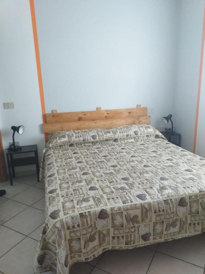 B&B Las Vegan Cles Exteriör bild